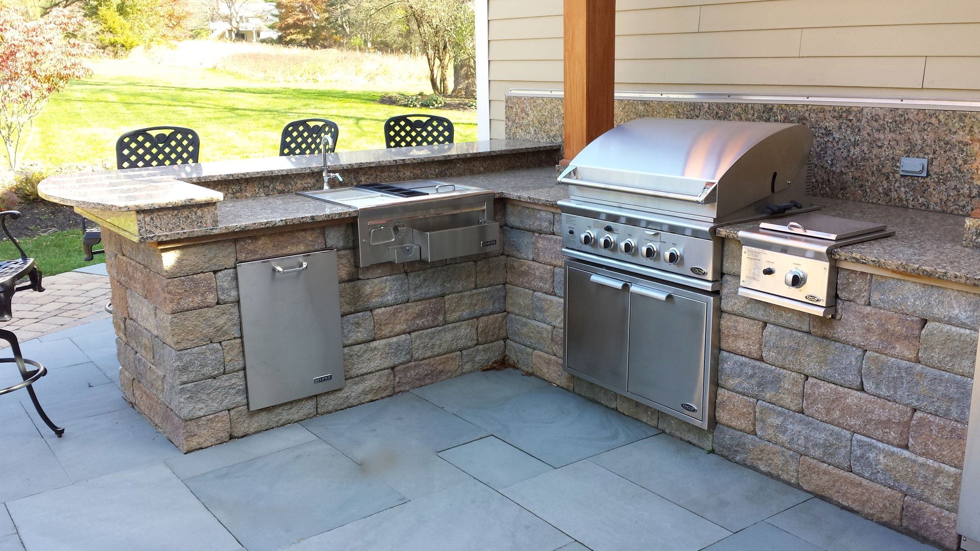 outdoor kitchen