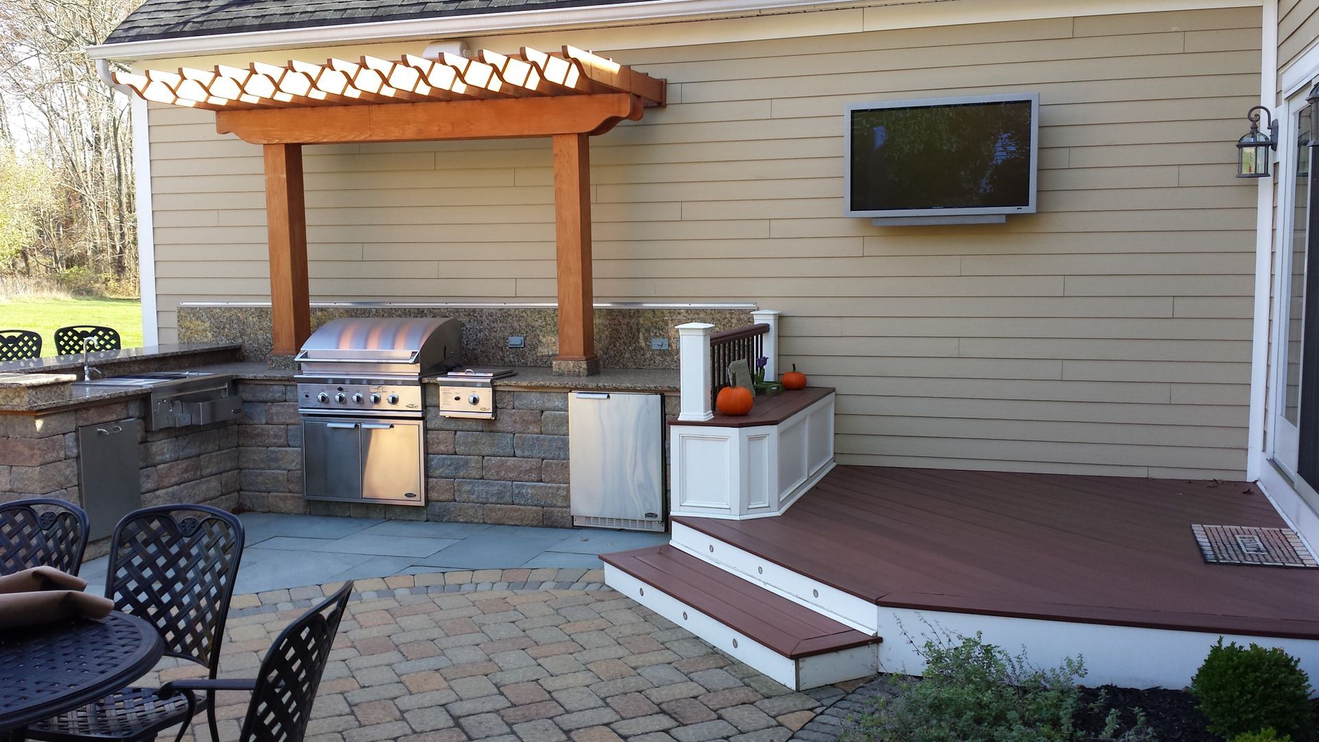 outdoor kitchen