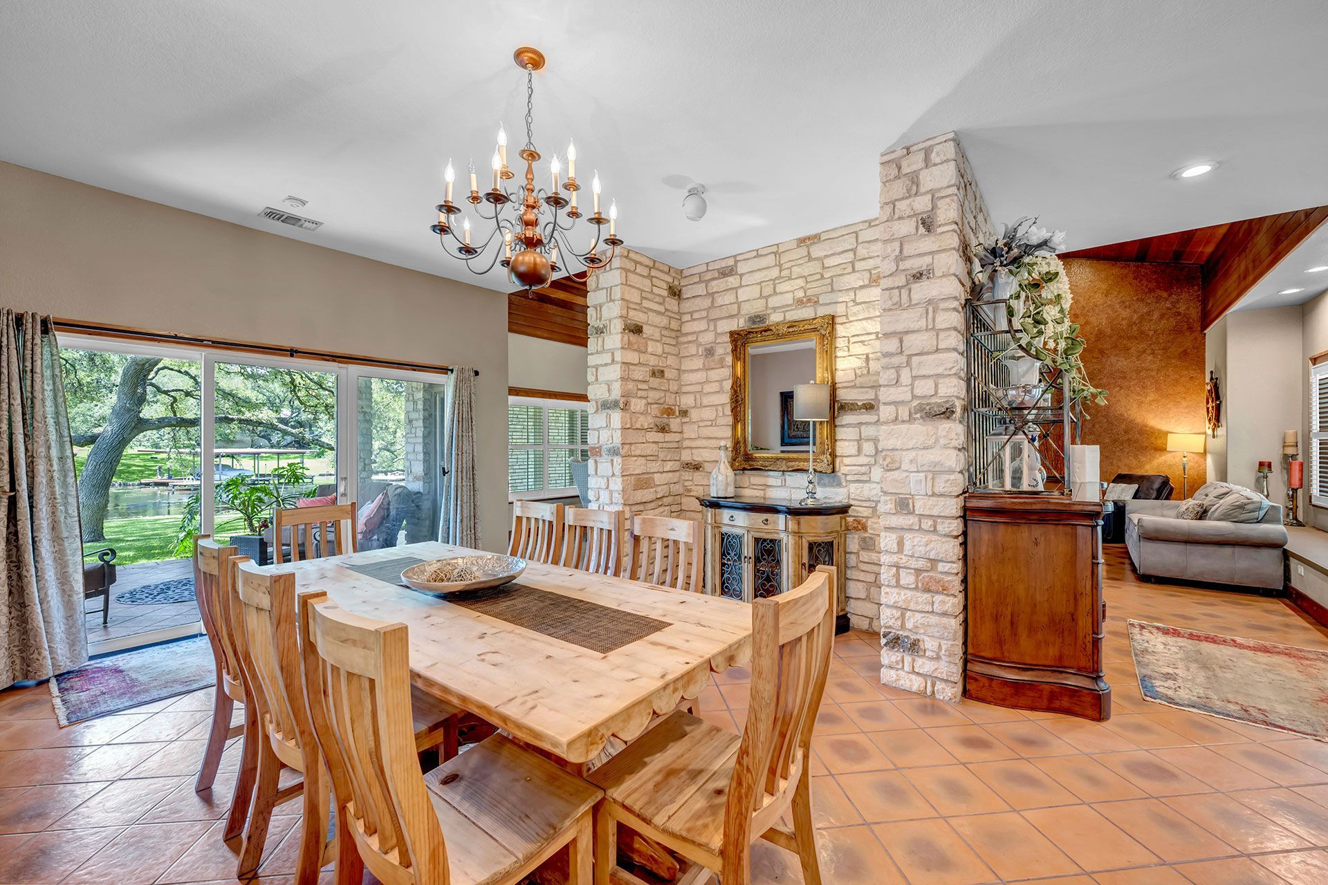 vacation rental dining area
