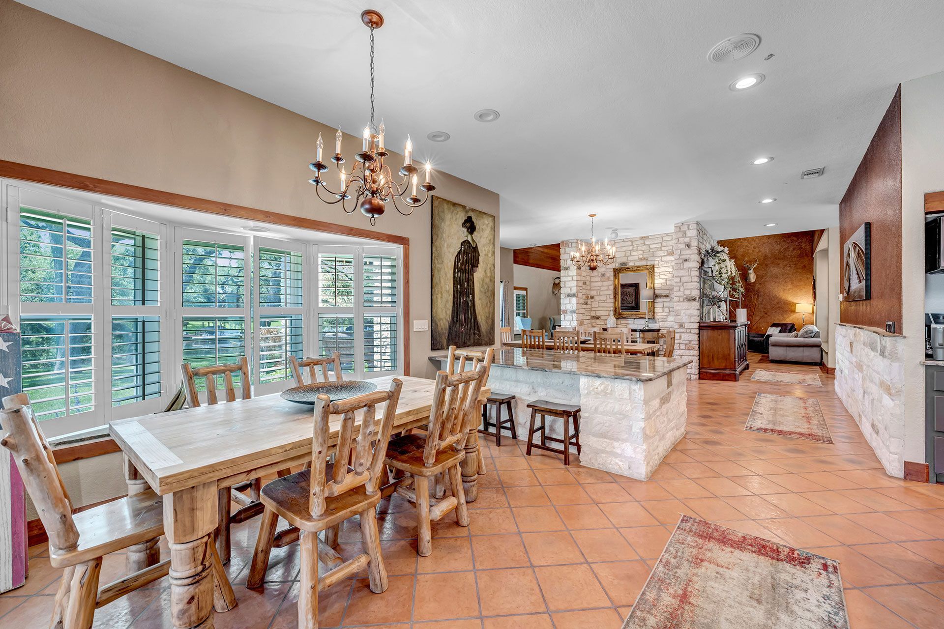 vacation rental dining and kitchen