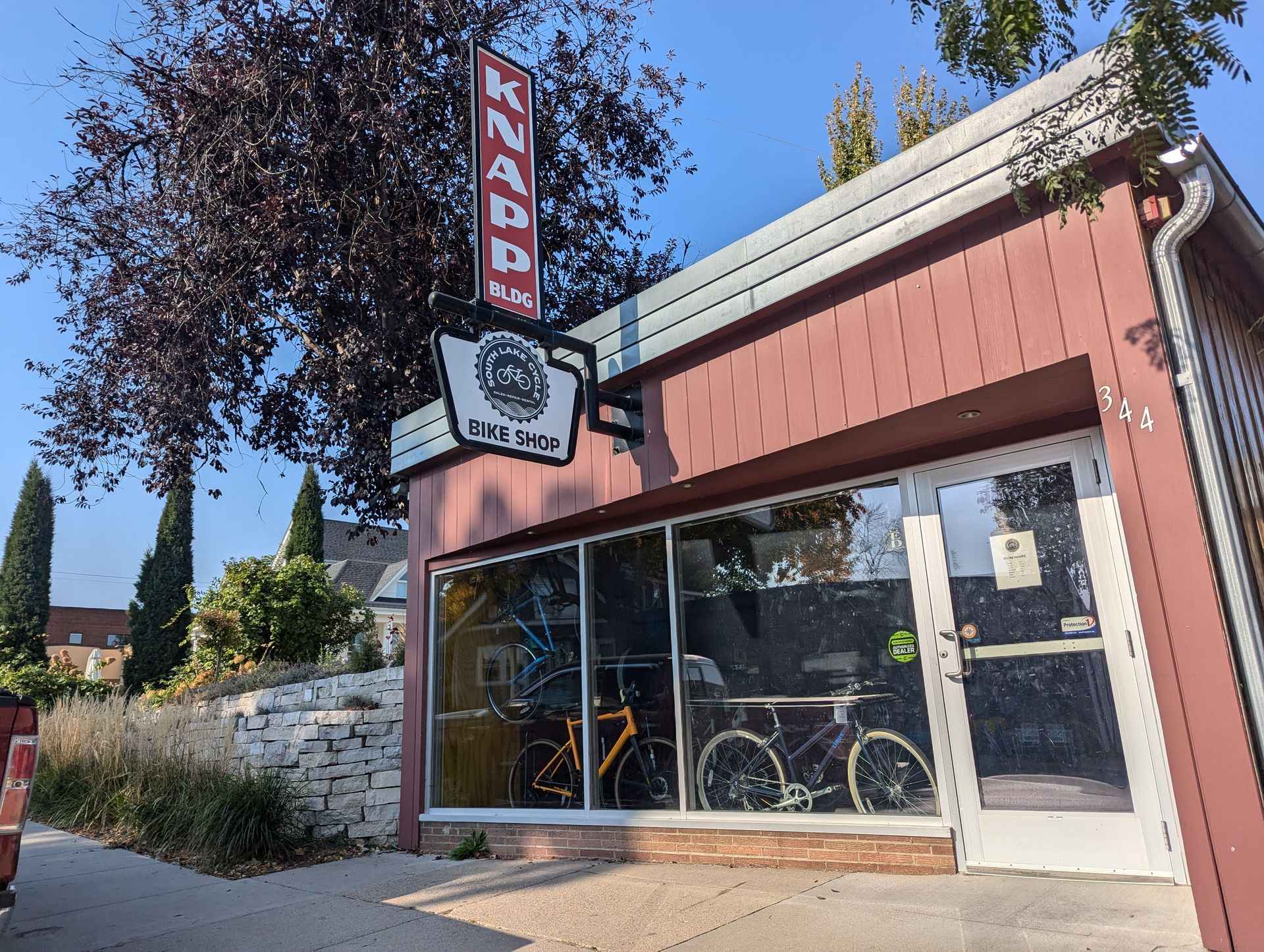 A pink building with a sign that says knad on it