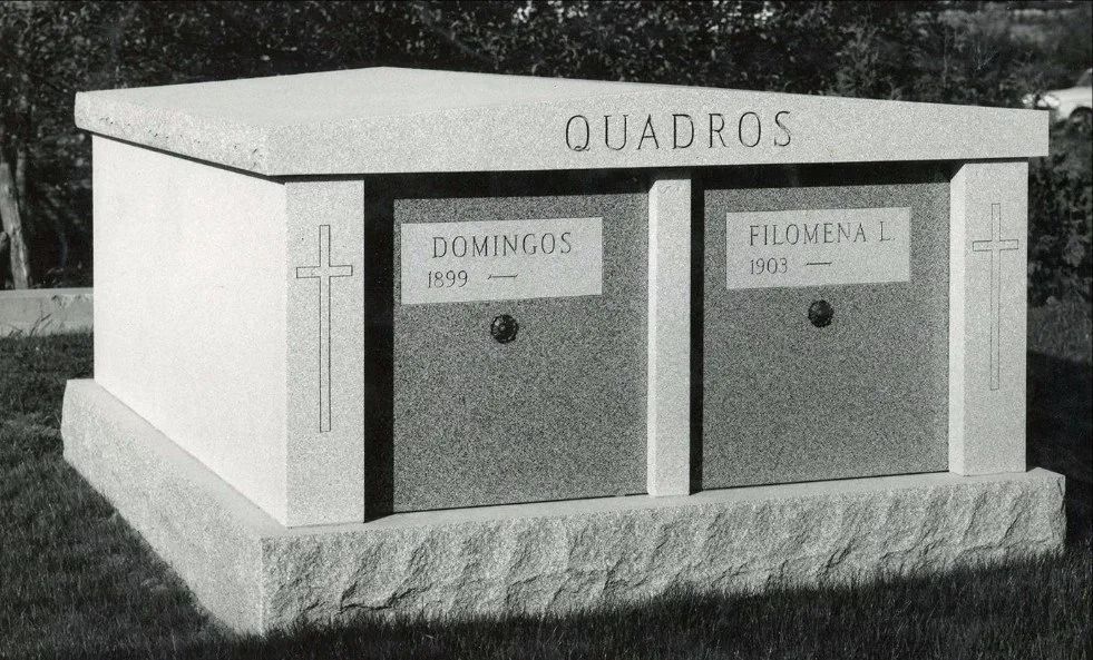 A black and white photo with the name Quadros on it.