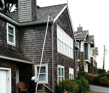 Gutter vacuum cleaning