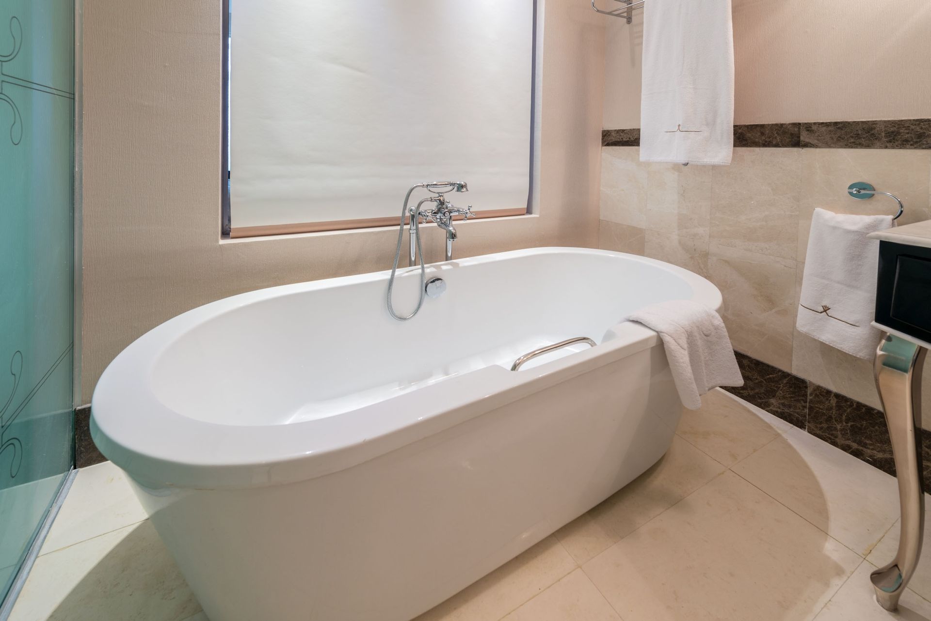 bathtub refinishing company