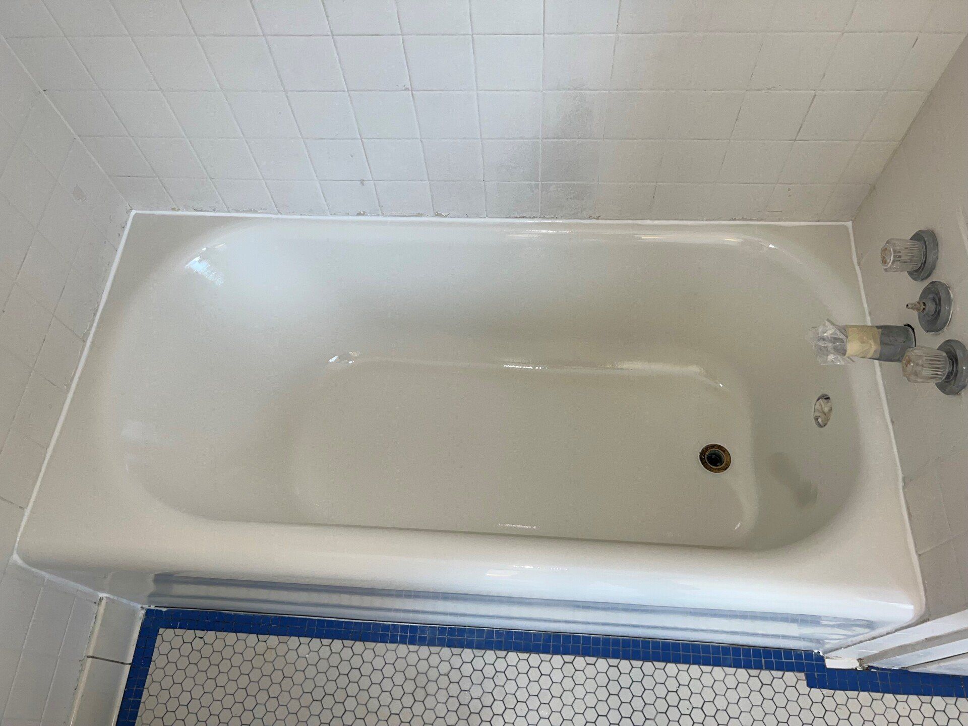 bathtub reglazing - after