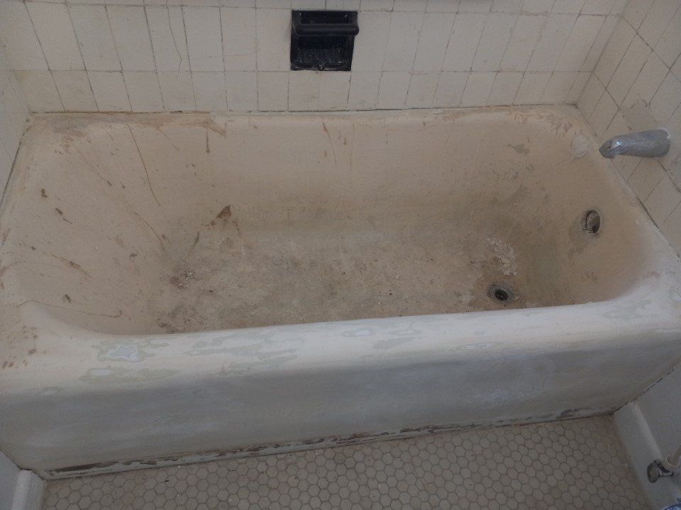 bathtub reglazing - before