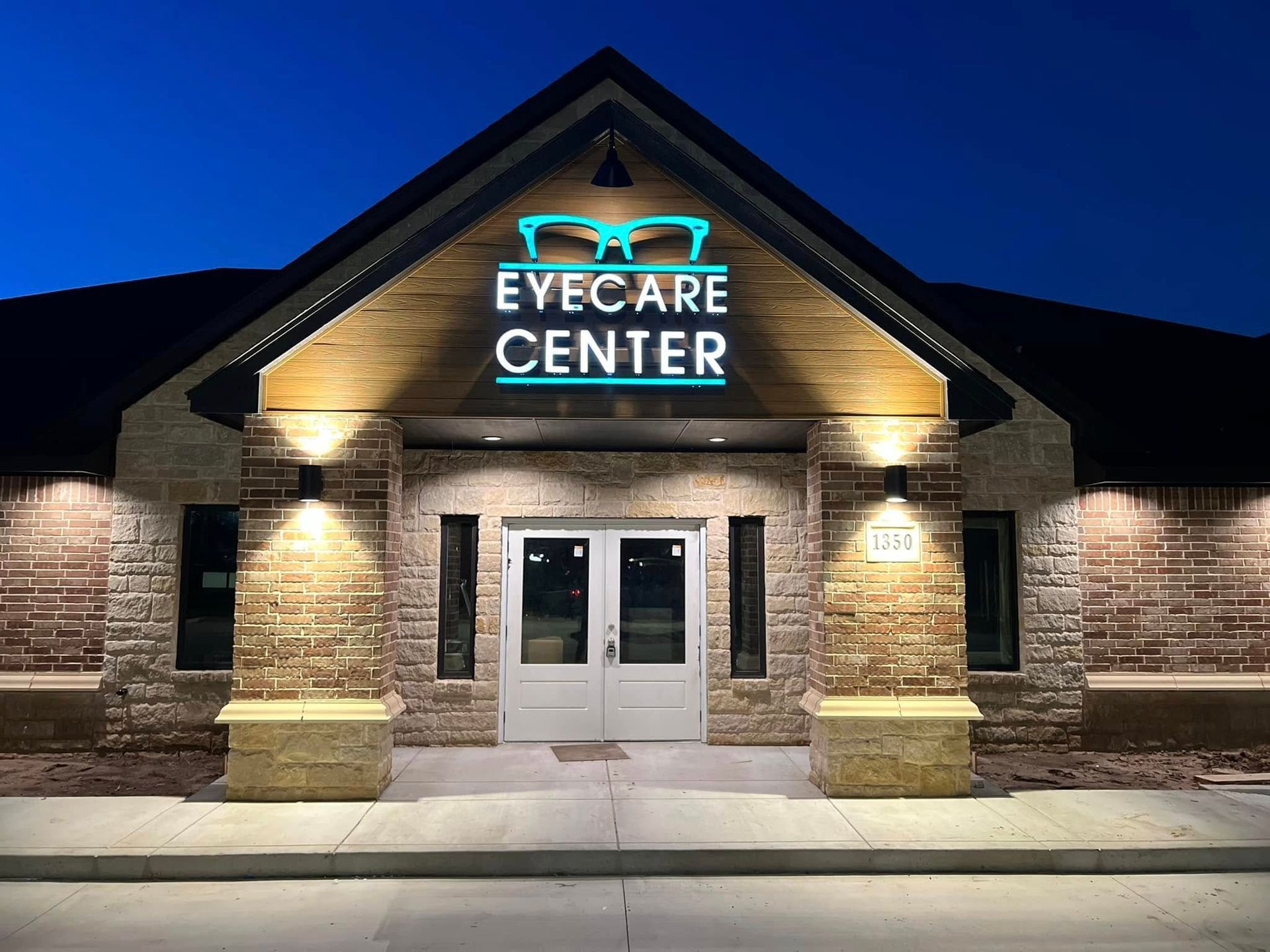 A brick building with a sign that says eyecare center
