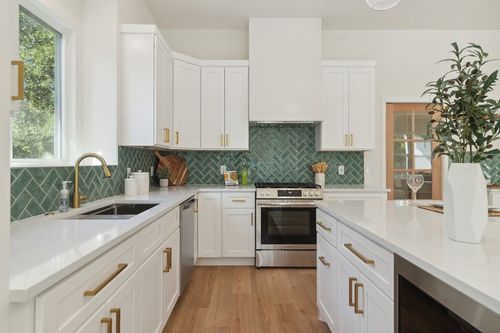 Cabinets & Countertops Castle