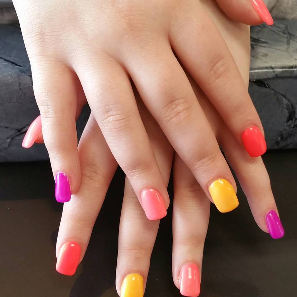 Colorful nails