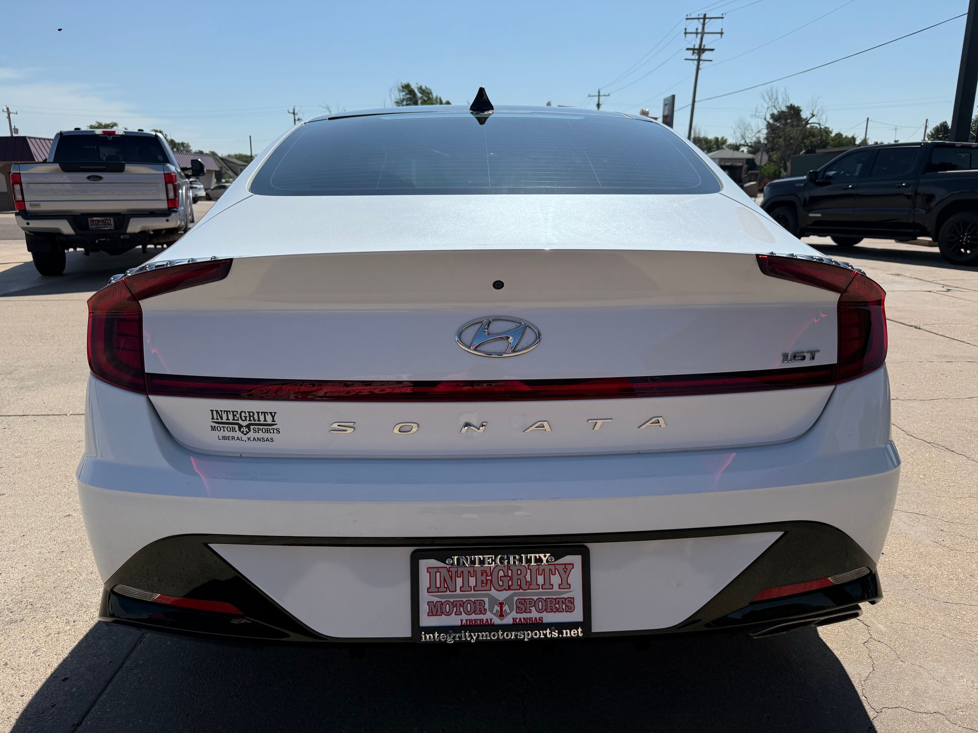 White Hyundai Sonata rear view. Displays Sonata badging. Arizona license plate.