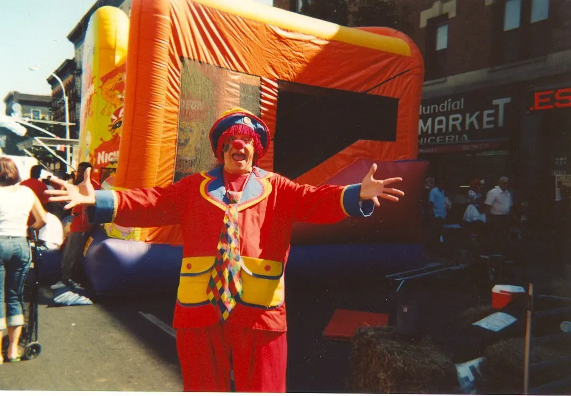 Clown performer