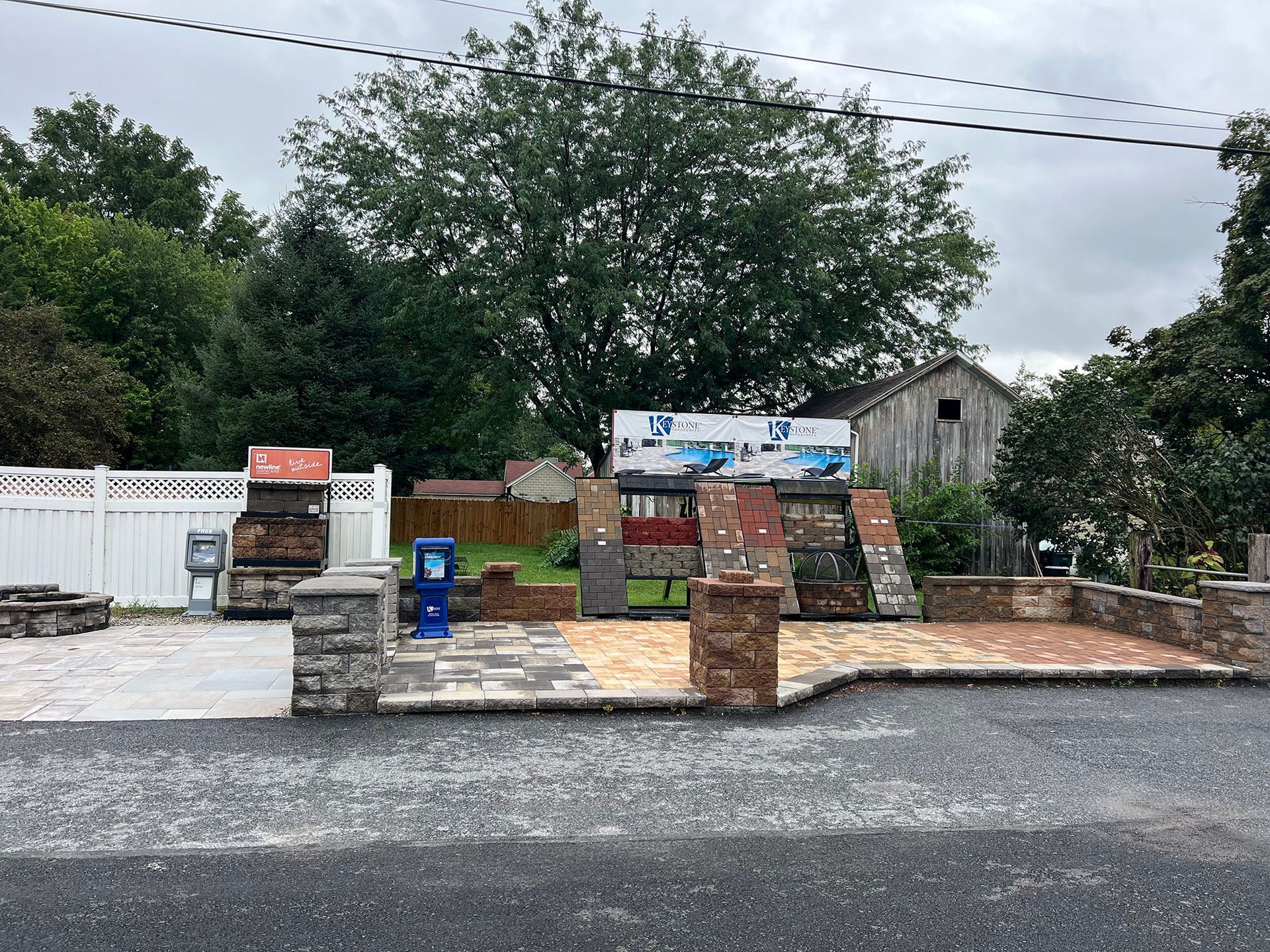 A building with a sign that says ' sd ' on it