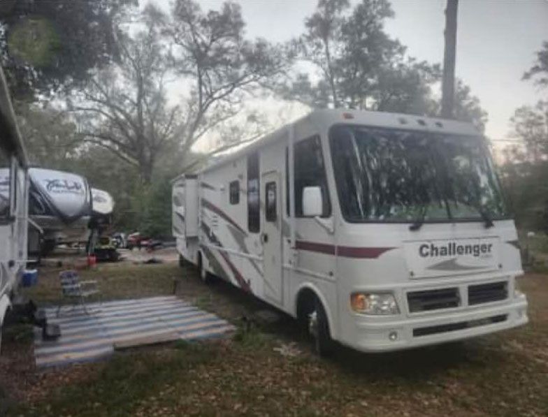 2006 Damon Challenger 372 front view