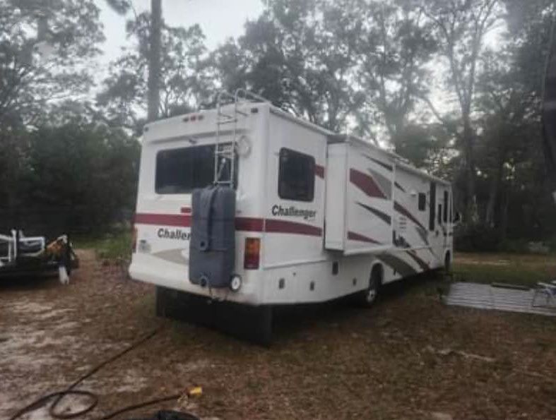 2006 Damon Challenger 372 rear view