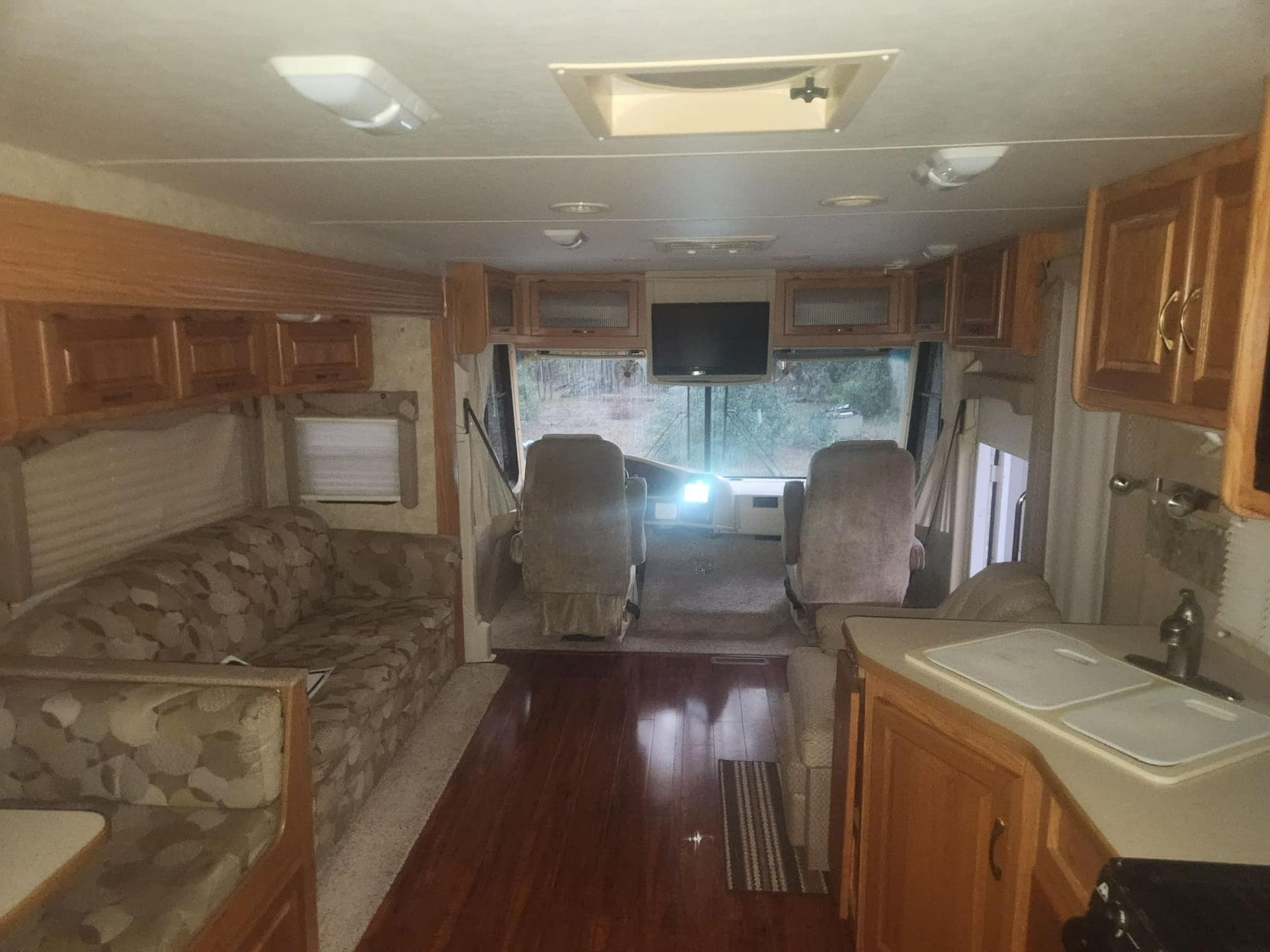 2006 Damon Challenger 372 driver and passenger seat