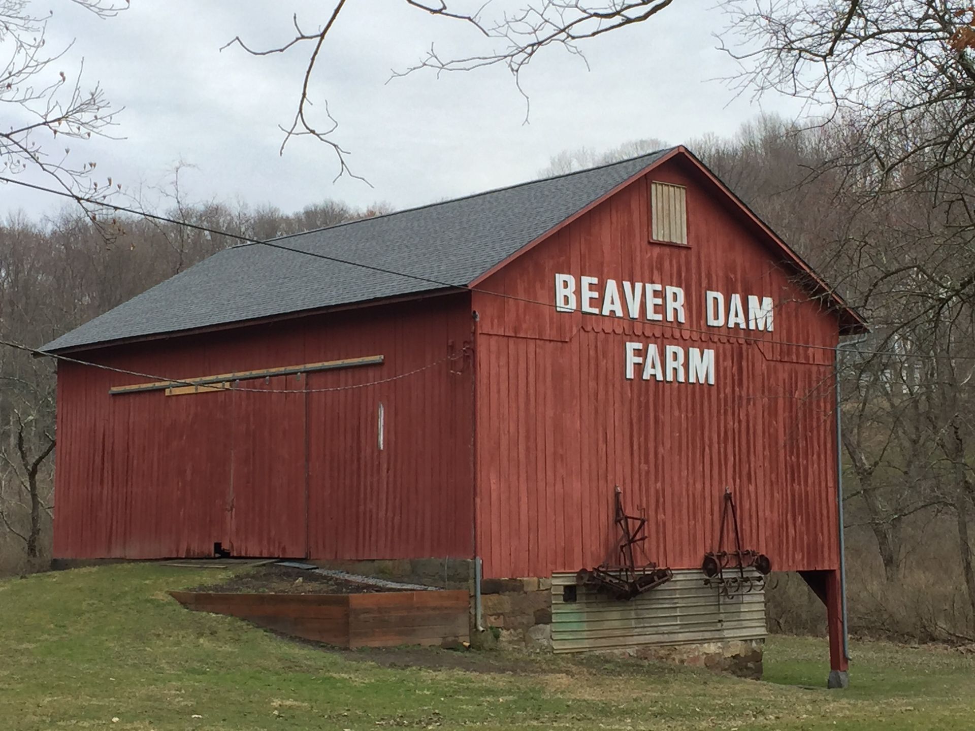 A red barn that says beaver dam farm on it