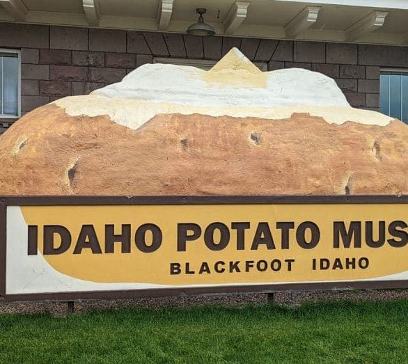 https://en.wikipedia.org/wiki/Blackfoot,_Idaho