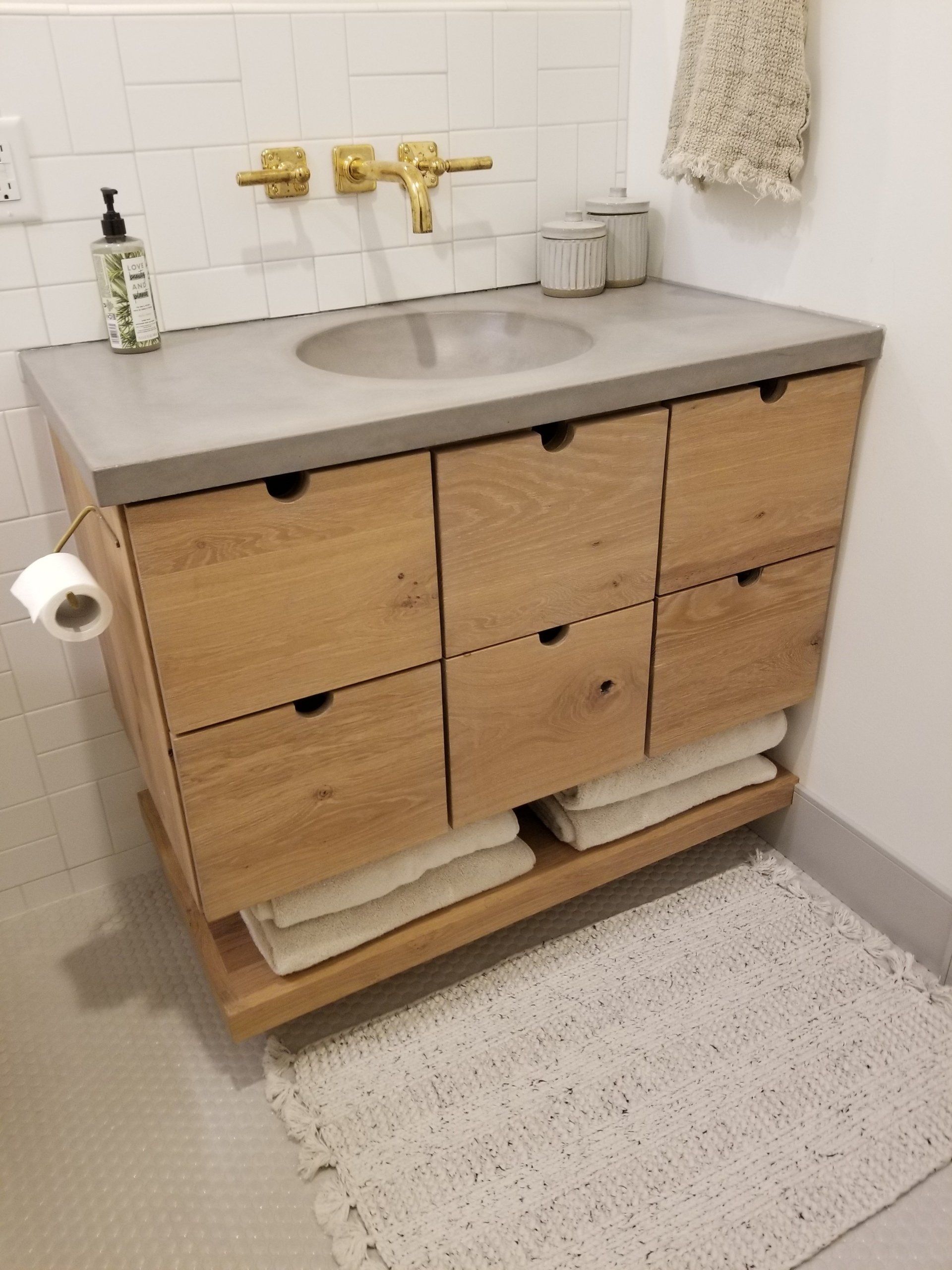 Bathroom cabinet