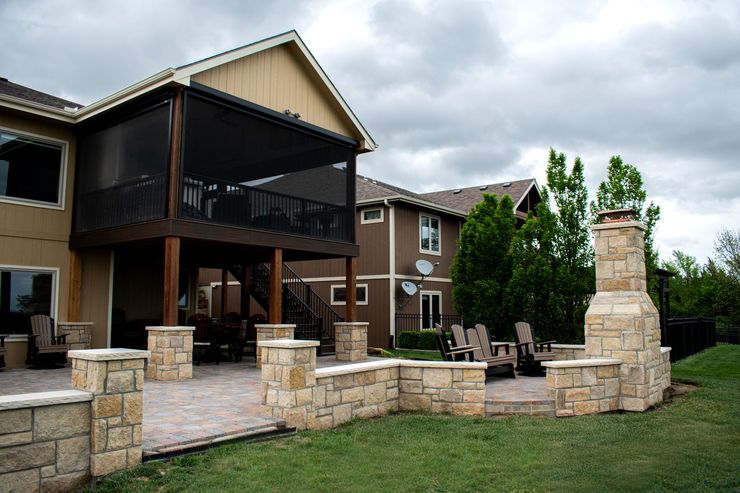 A large house with a screened in deck and patio