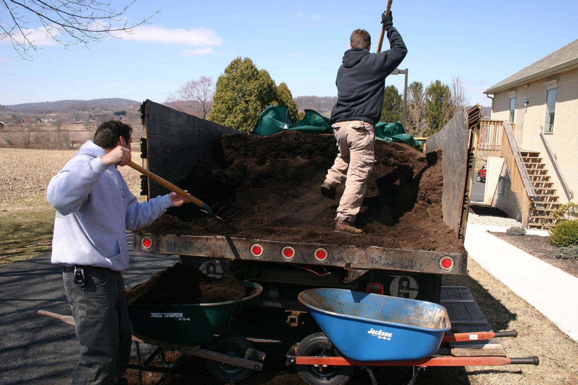 Mulching delivery