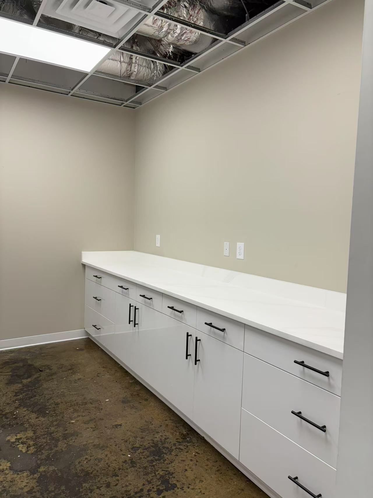 There is a long counter in the middle of the room.