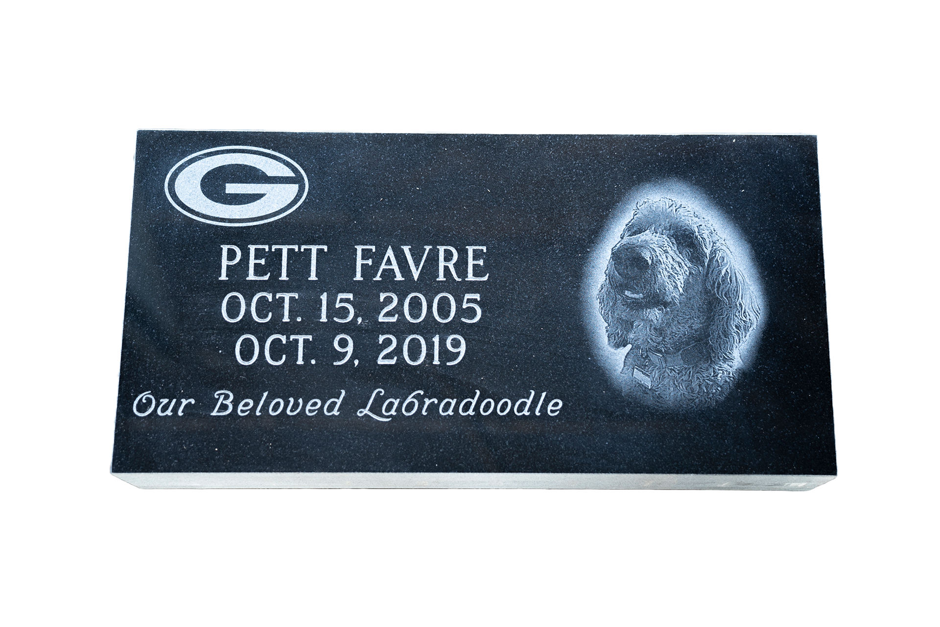 A gravestone for a dog named pett favre