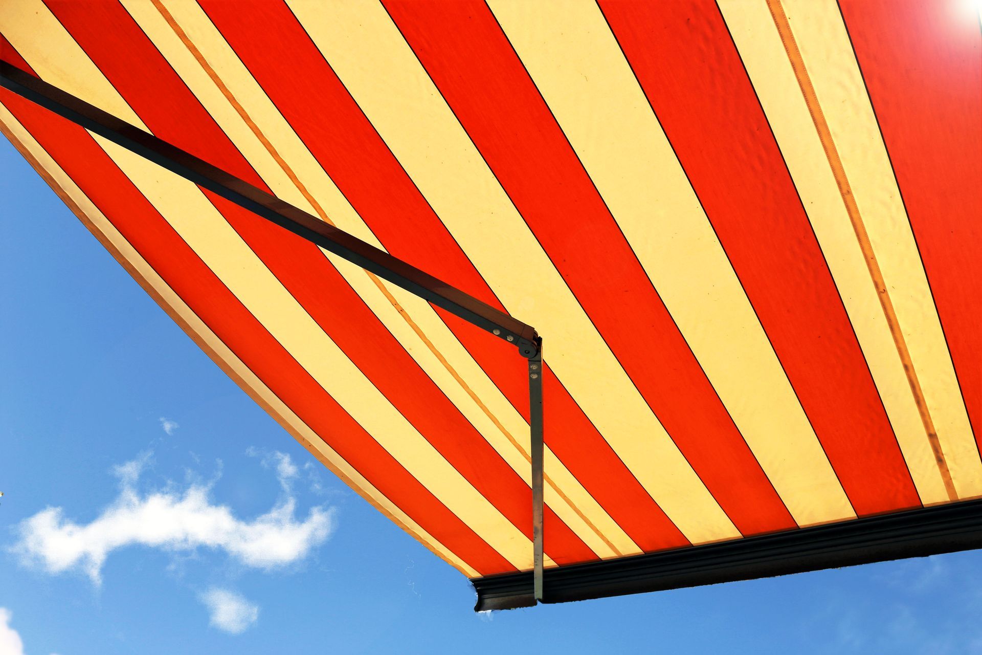 retractable awning