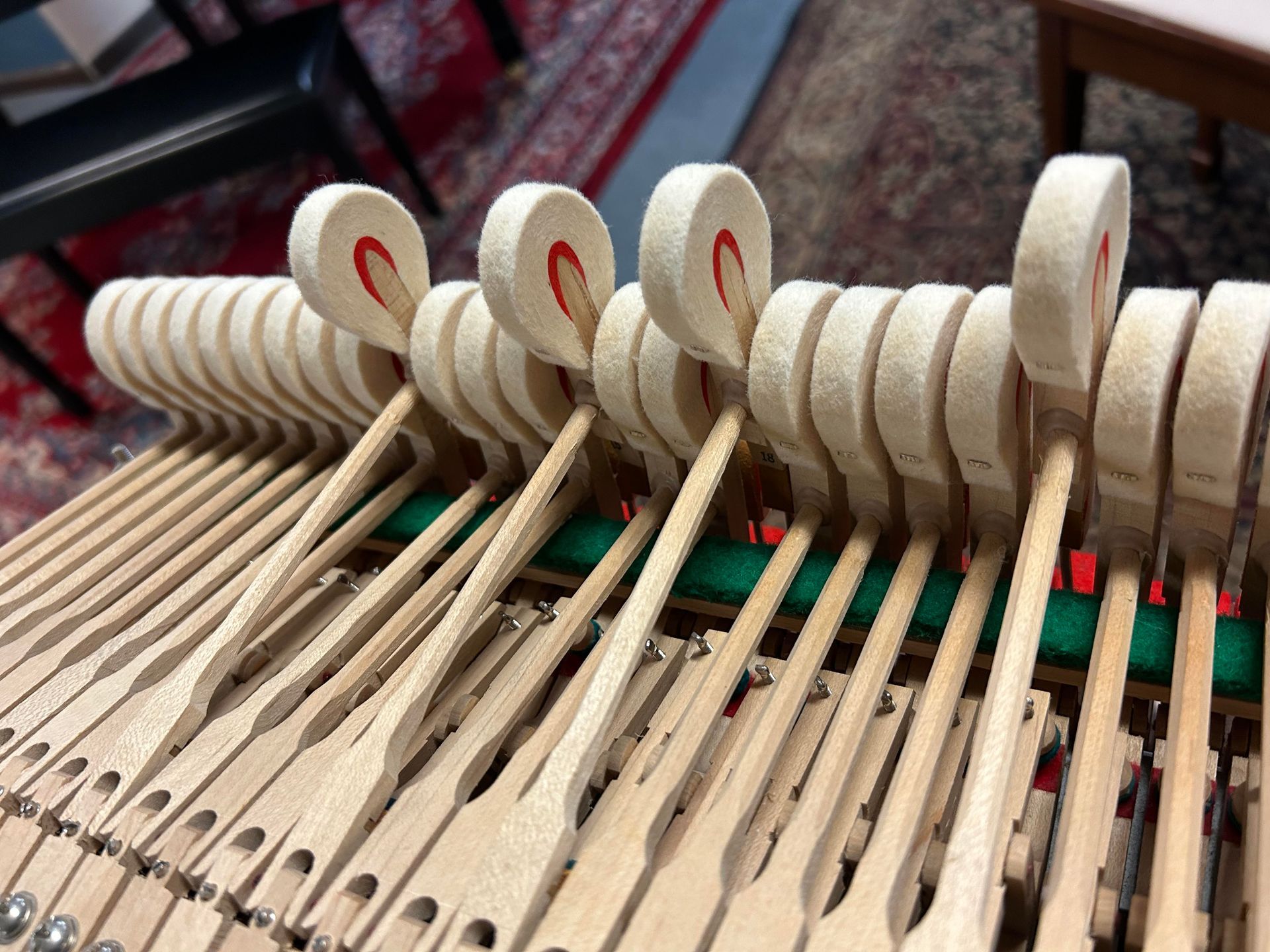A close up of a piano 's hammers with the letter c on them