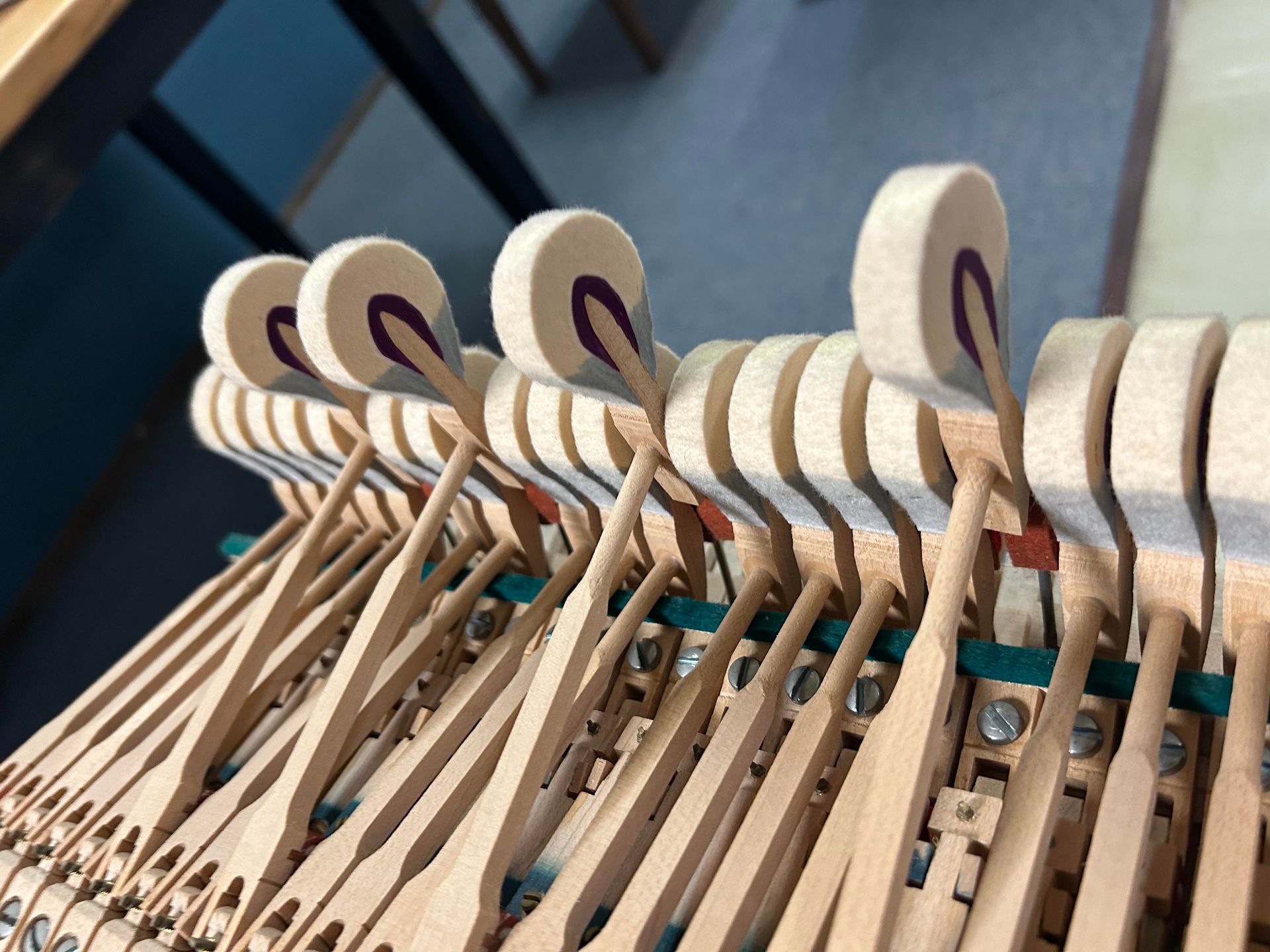 A close up of a piano 's hammers with the letter c on them