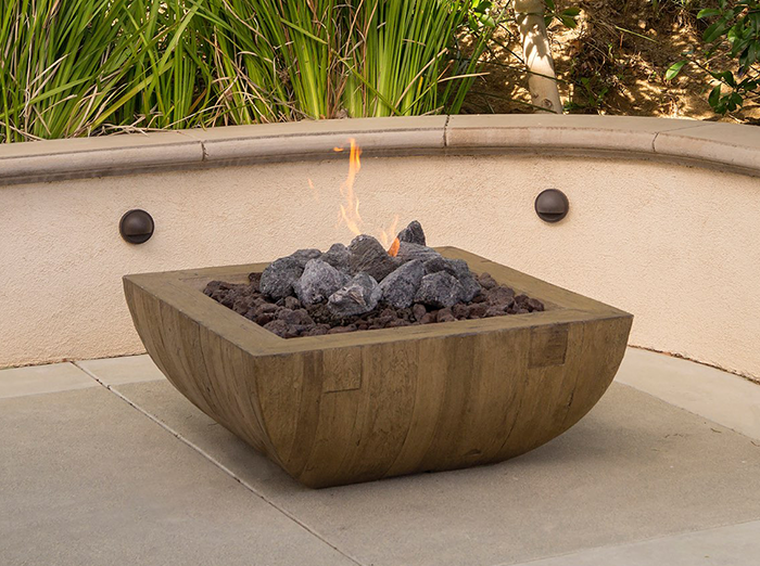 Outdoor fire pit