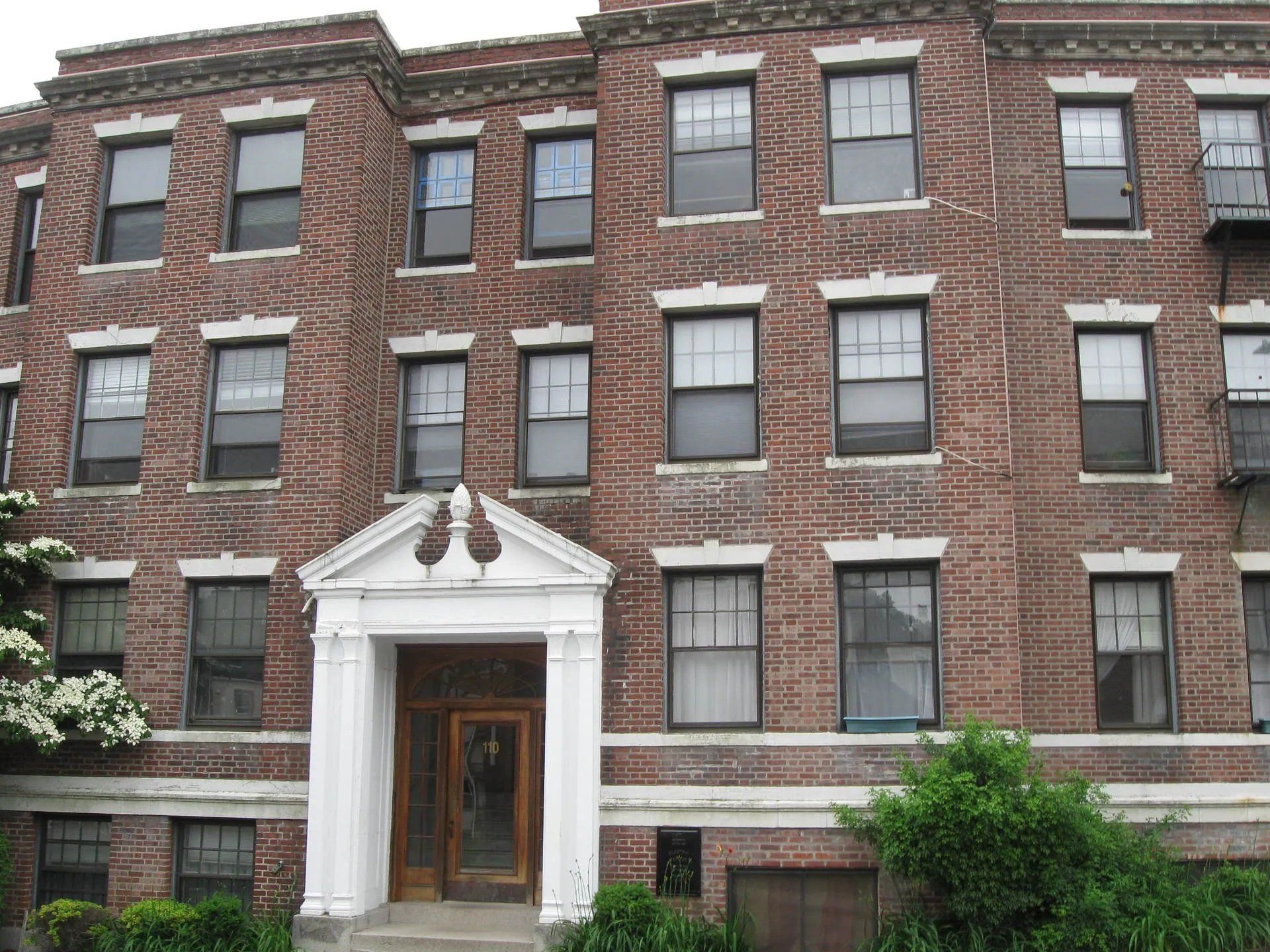 Large condo building made of brick wall