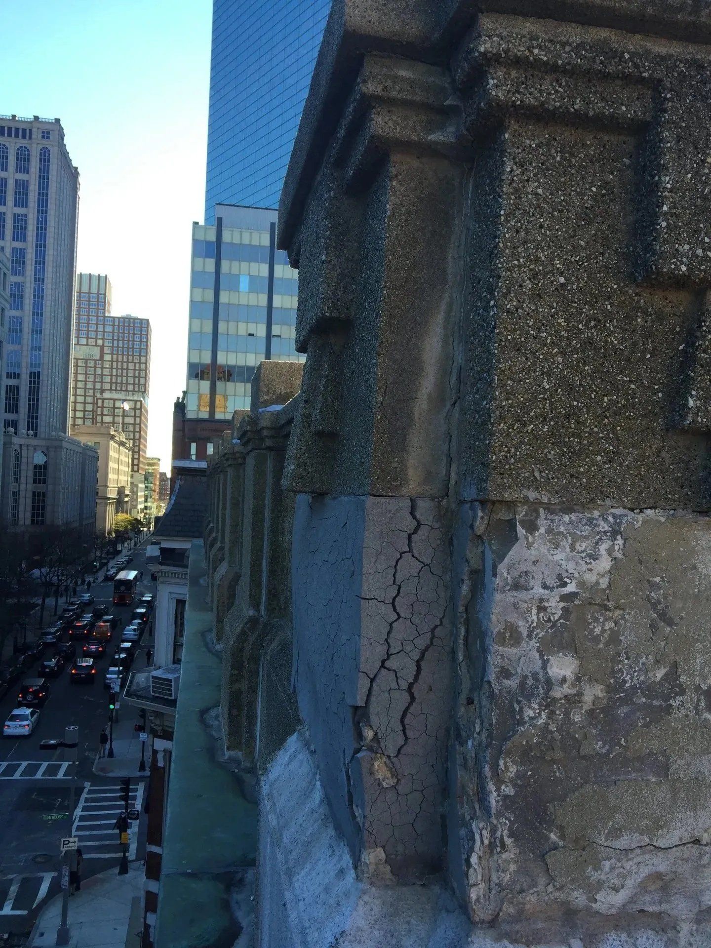 Building concrete wall showing signs of deterioration