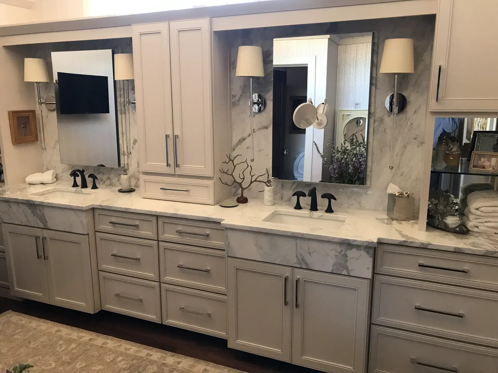 A bathroom with a lot of cabinets , sinks and mirrors.