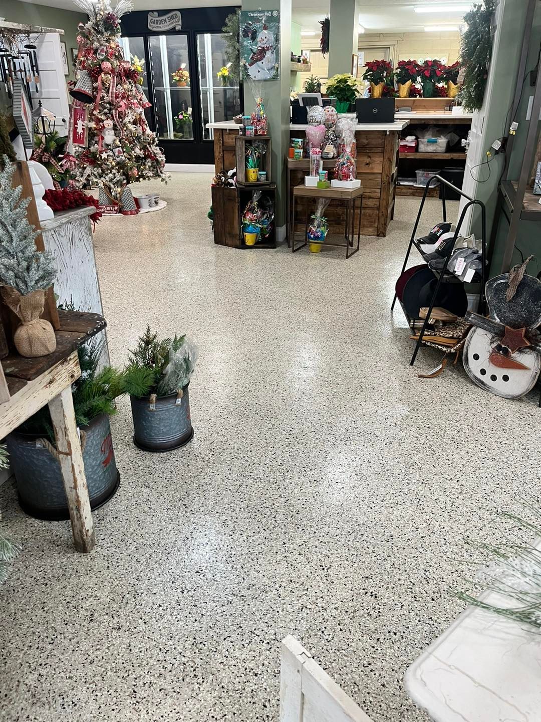 A room filled with lots of Christmas decorations and a Christmas tree