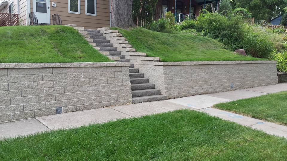 Block retaining walls