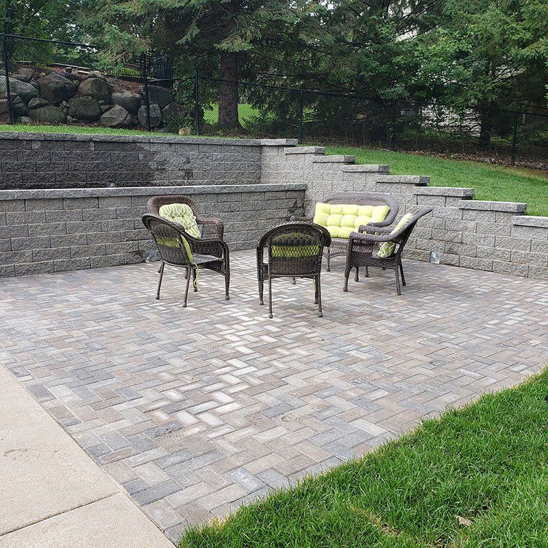 retaining wall and patio with seating
