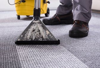 Cleaning the floor using vacuum