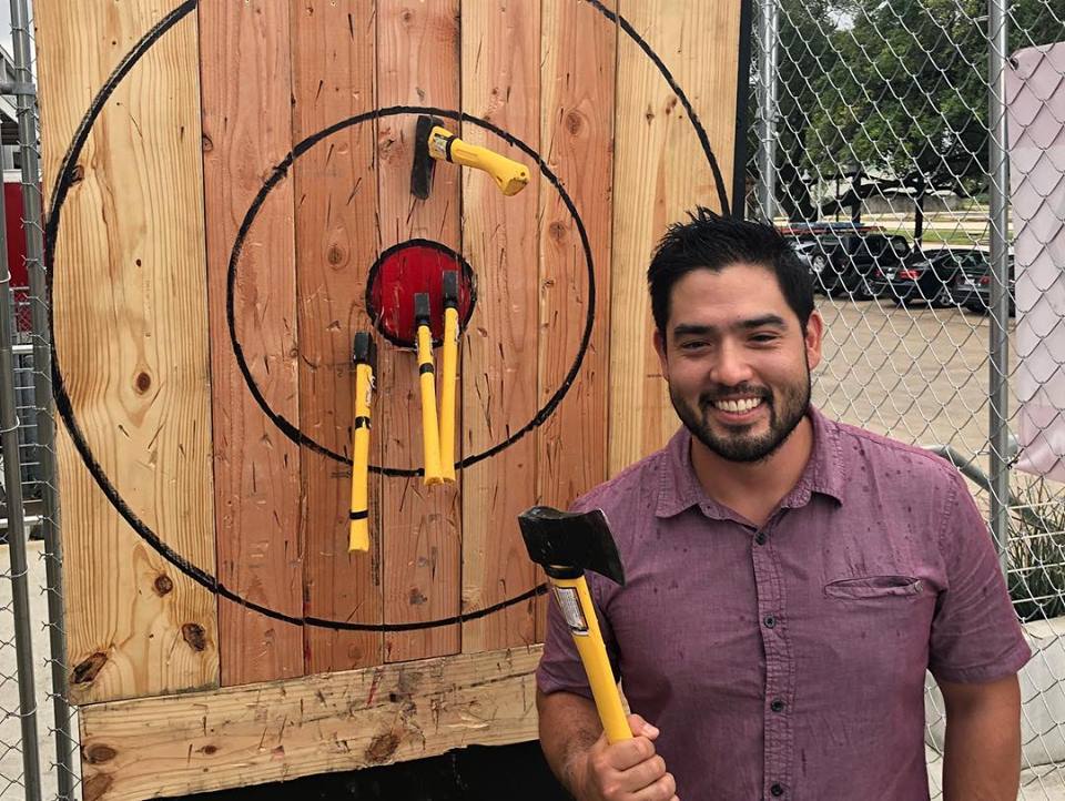 Mobile axe throwing services