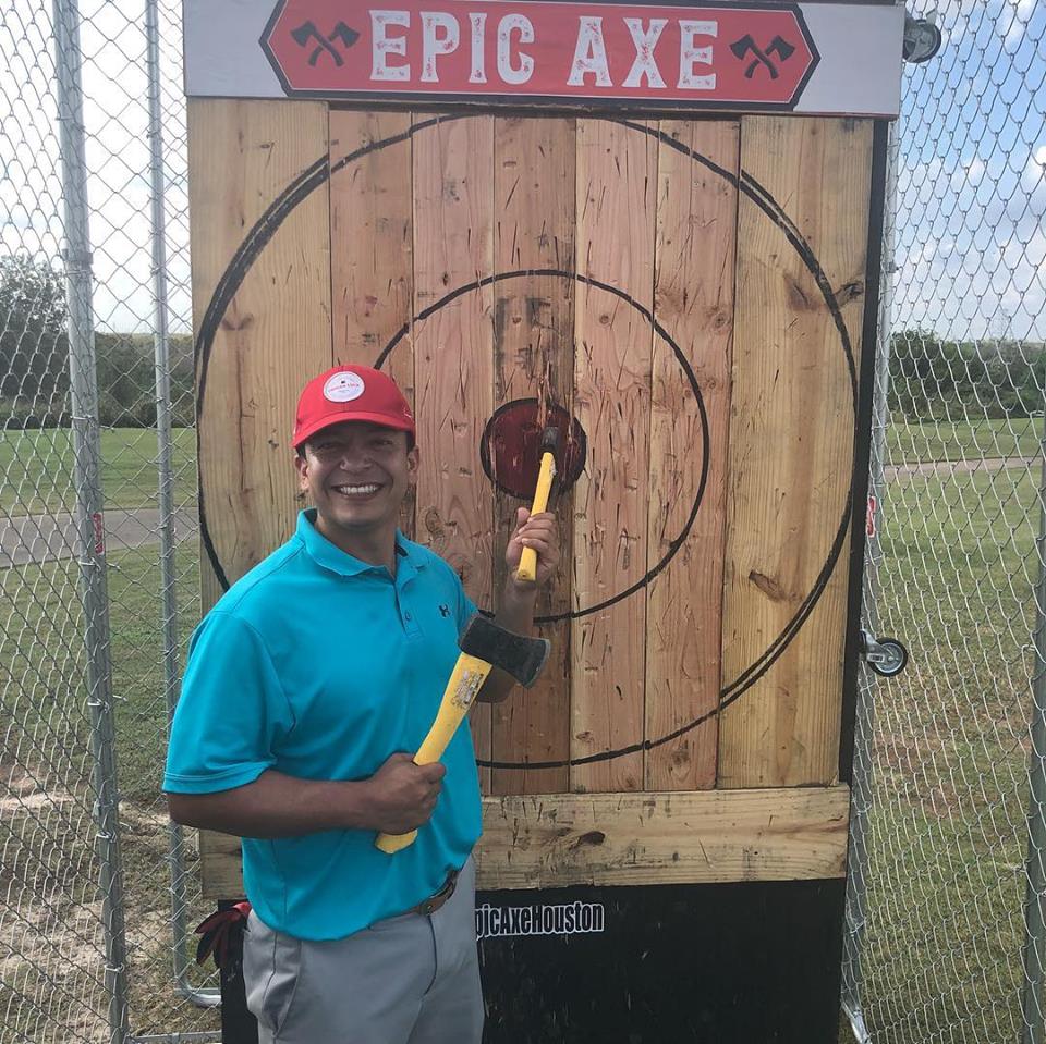 Mobile axe throwing services