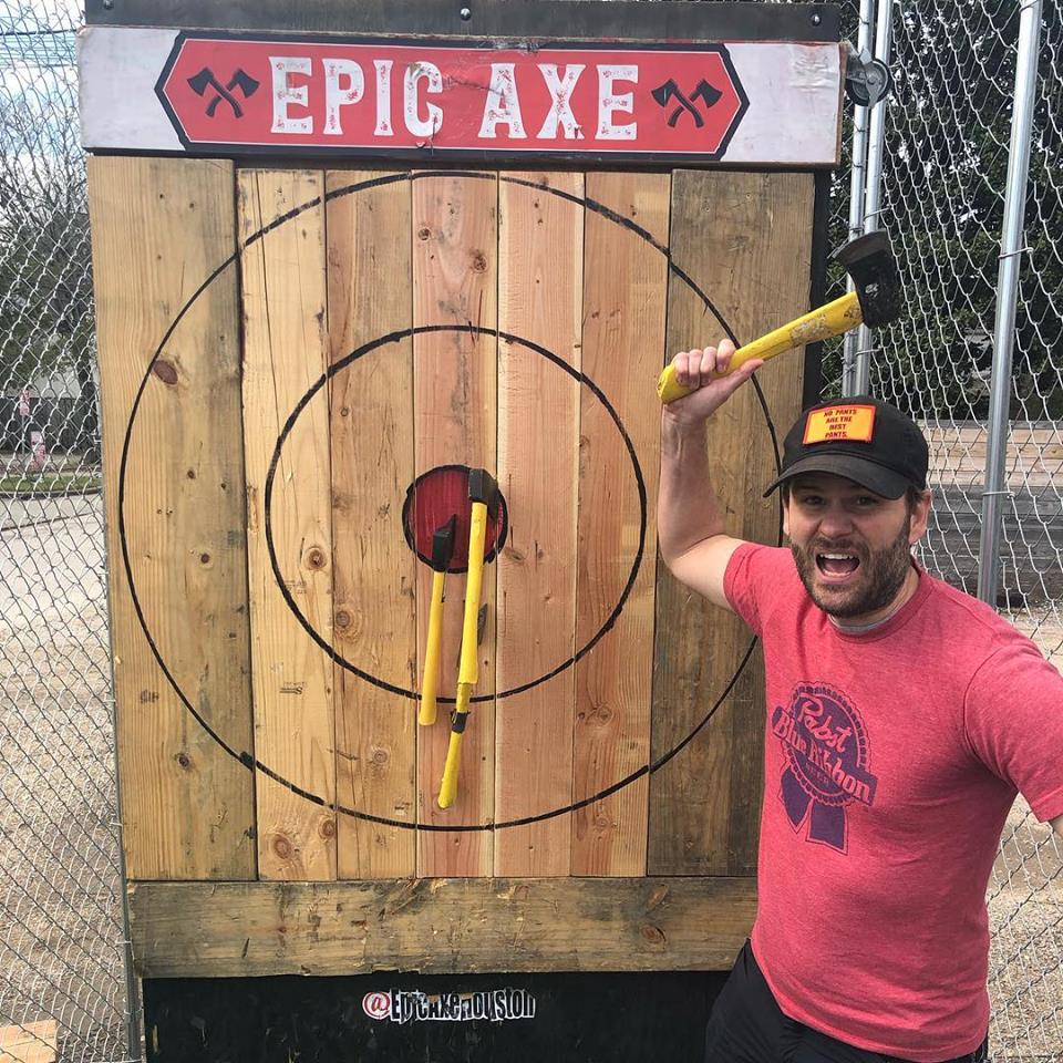Mobile axe throwing services