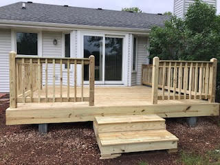 deck with railings