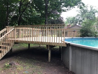 deck with railings