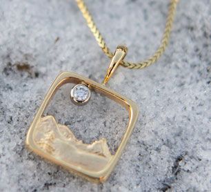 gold necklace with pendant