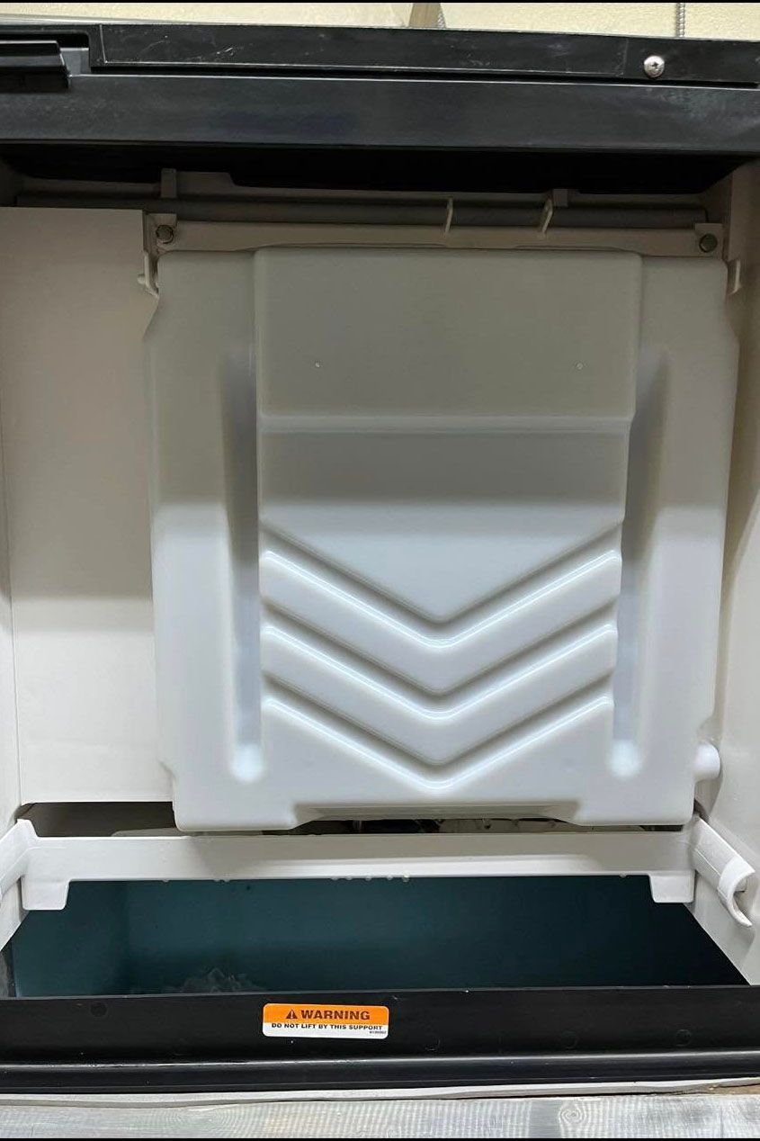 The inside of an ice cube maker