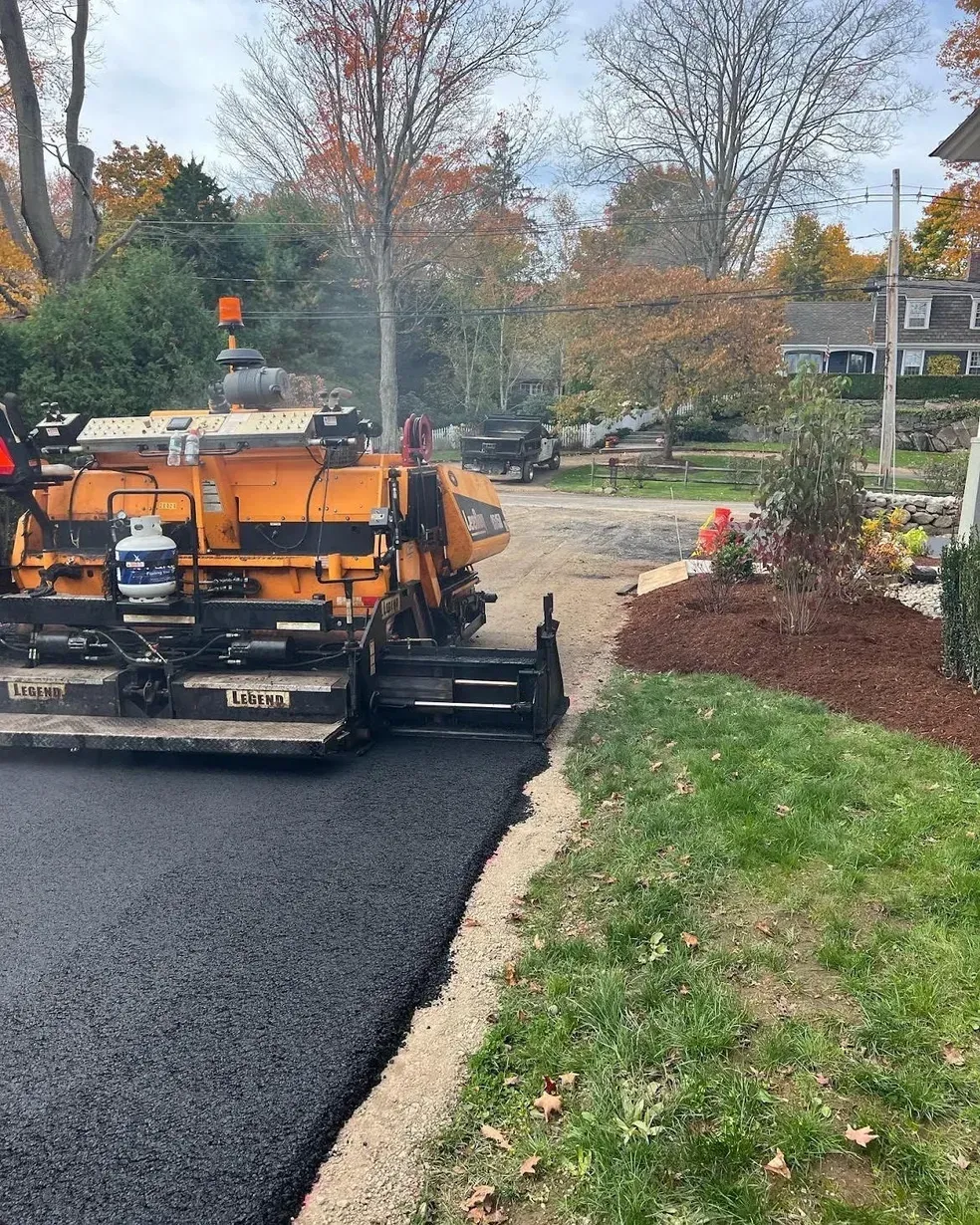 Asphalt paving