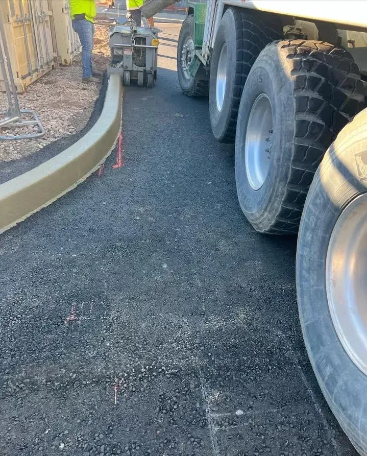 Asphalt paving