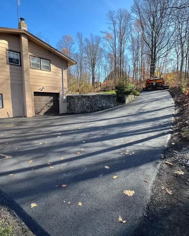 Asphalt paving