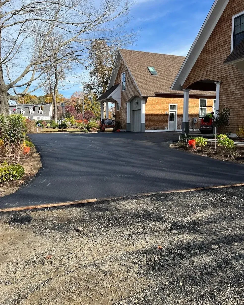 Asphalt paving