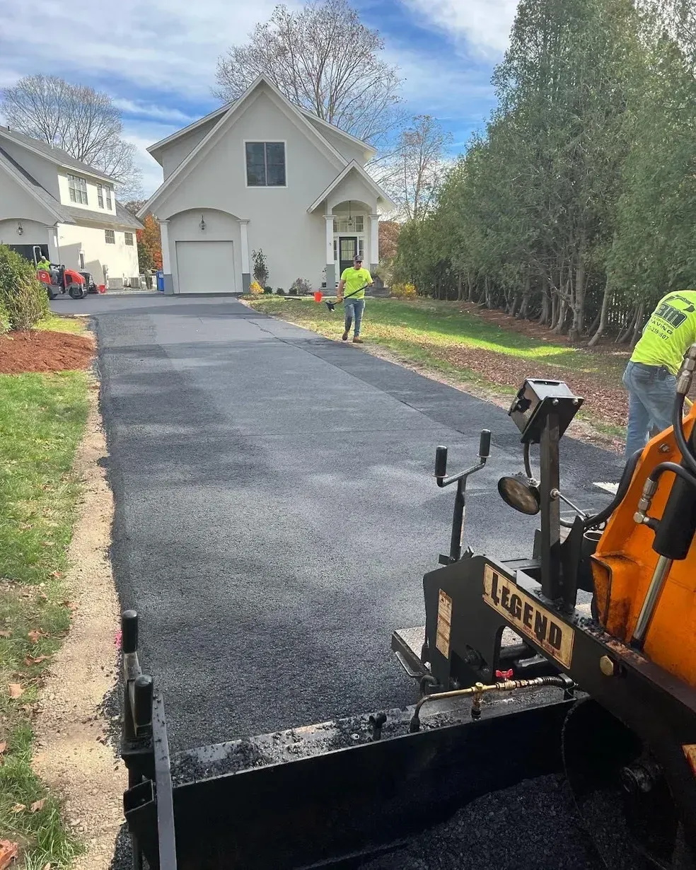 Asphalt paving