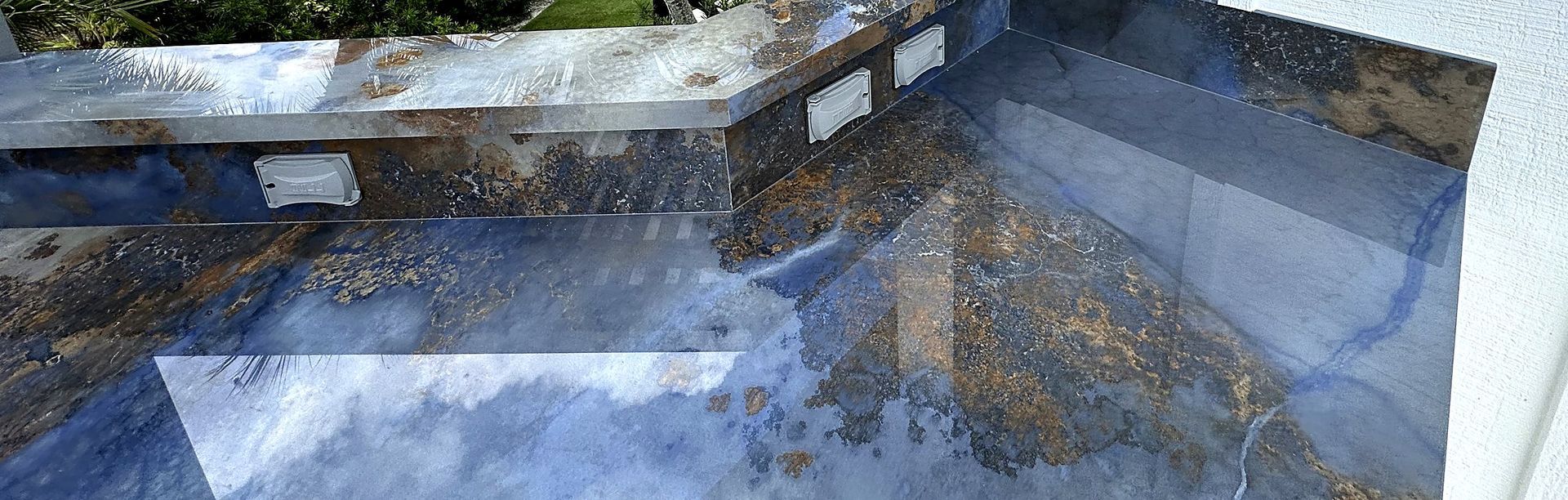Polished porcelain ledge and backsplash, close up
